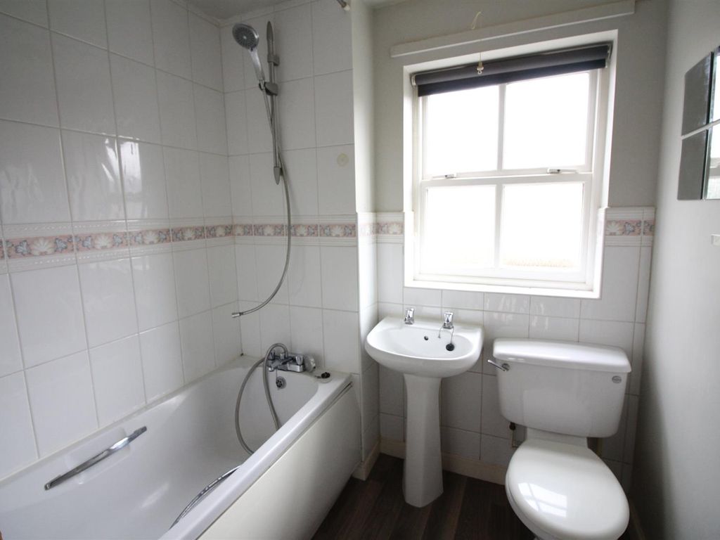 3 bed town house for sale in Holly Tree Lane, Colton, Leeds LS15, £240,000