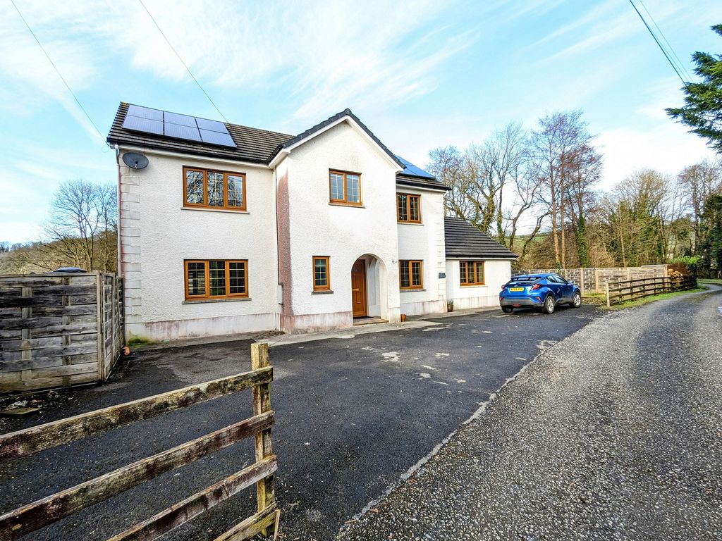 4 bed detached house for sale in Castell Pigyn Road, Abergwili, Carmarthen, Carmarthenshire. SA31, £450,000