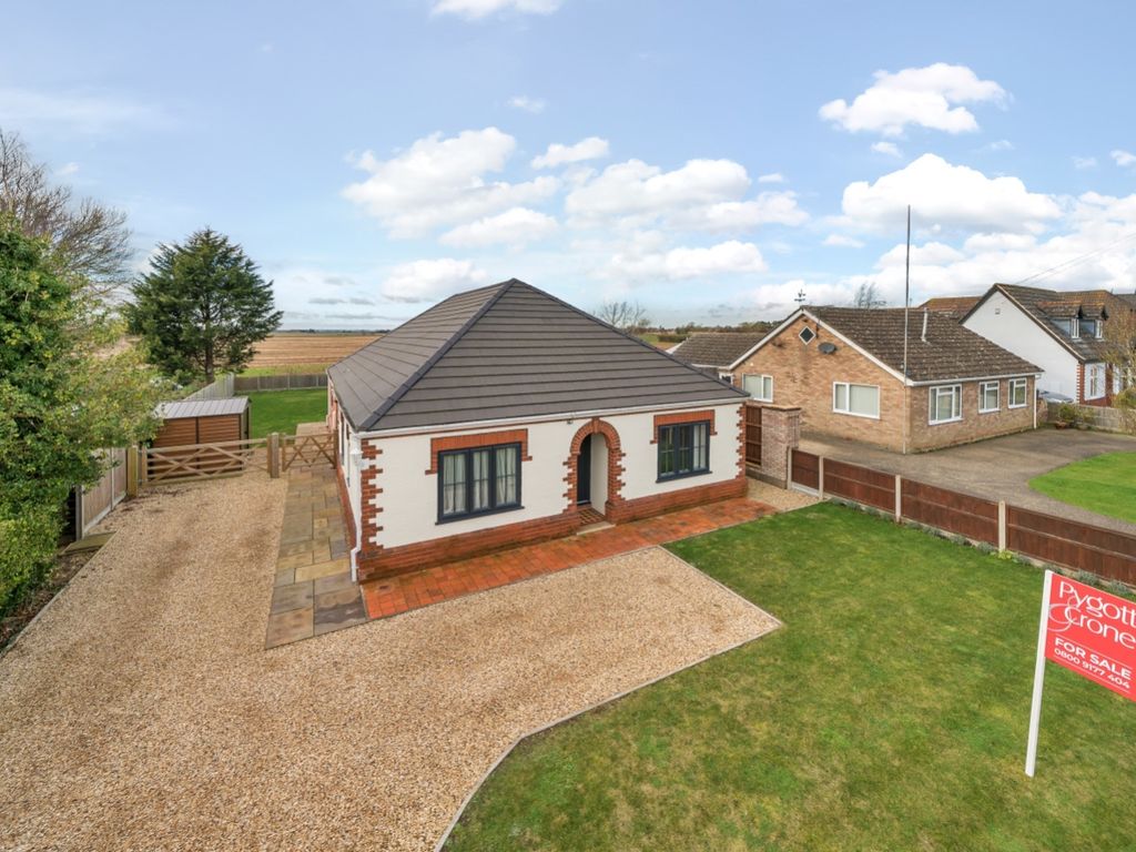 4 bed detached bungalow for sale in Hale Road, Heckington, Sleaford NG34, £475,000