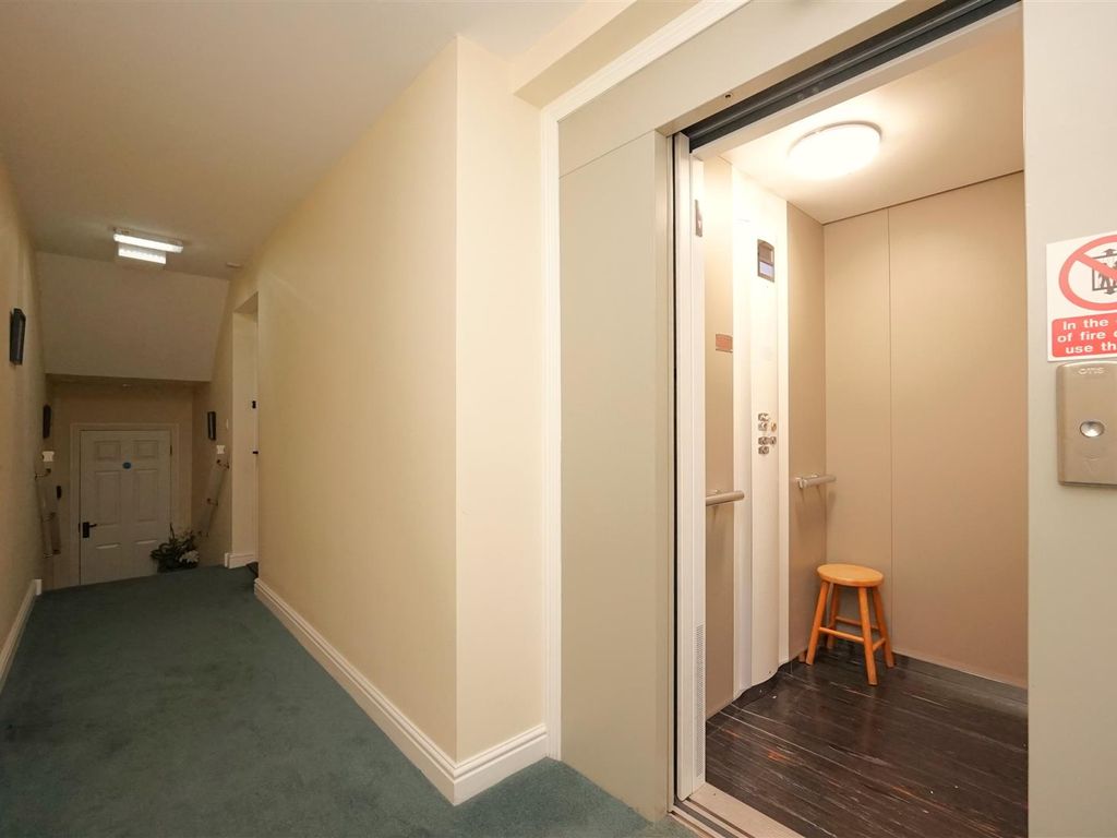 2 bed flat to rent in Berners Close, Grange-Over-Sands LA11, £900 pcm
