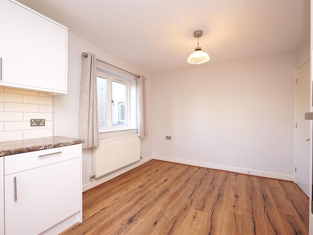 2 bed flat to rent in Berners Close, Grange-Over-Sands LA11, £900 pcm