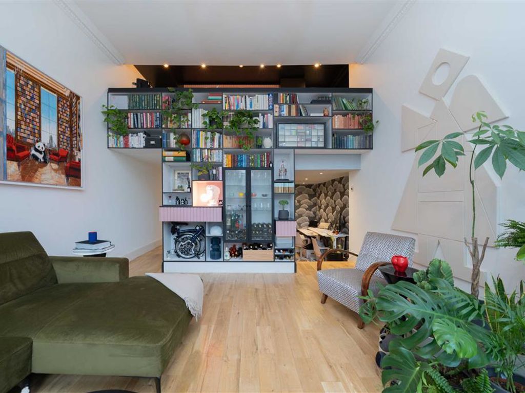 2 bed flat for sale in Barkston Gardens, London SW5, £1,700,000