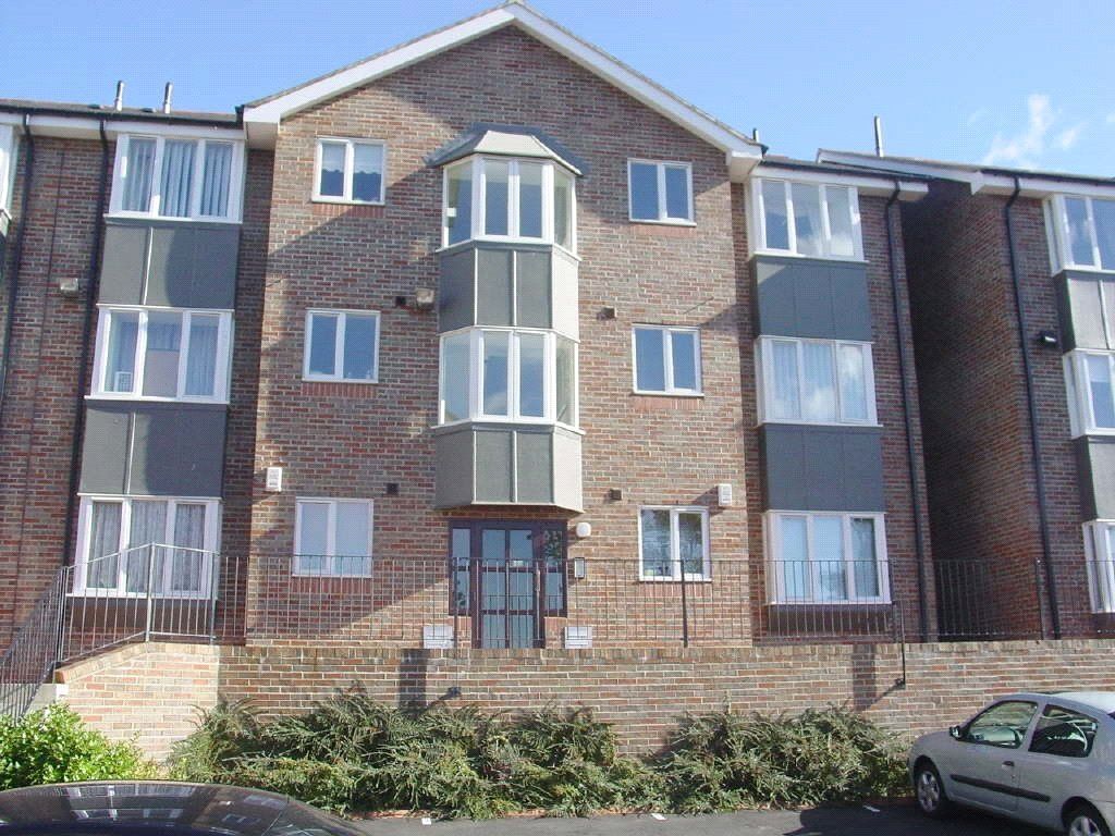 2 bed flat for sale in Forster Court, Low Fell NE9, £100,000