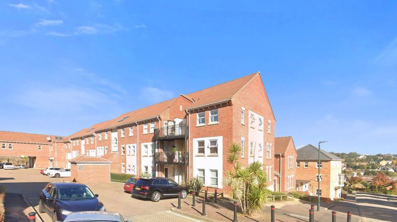 1 bed flat for sale in Mary Court, Chatham ME4, £175,000