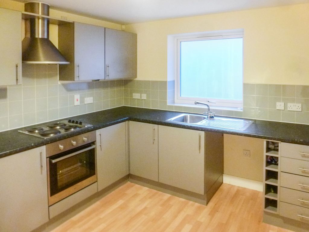 2 bed flat for sale in Gallery Square, Walsall WS2, £100,000