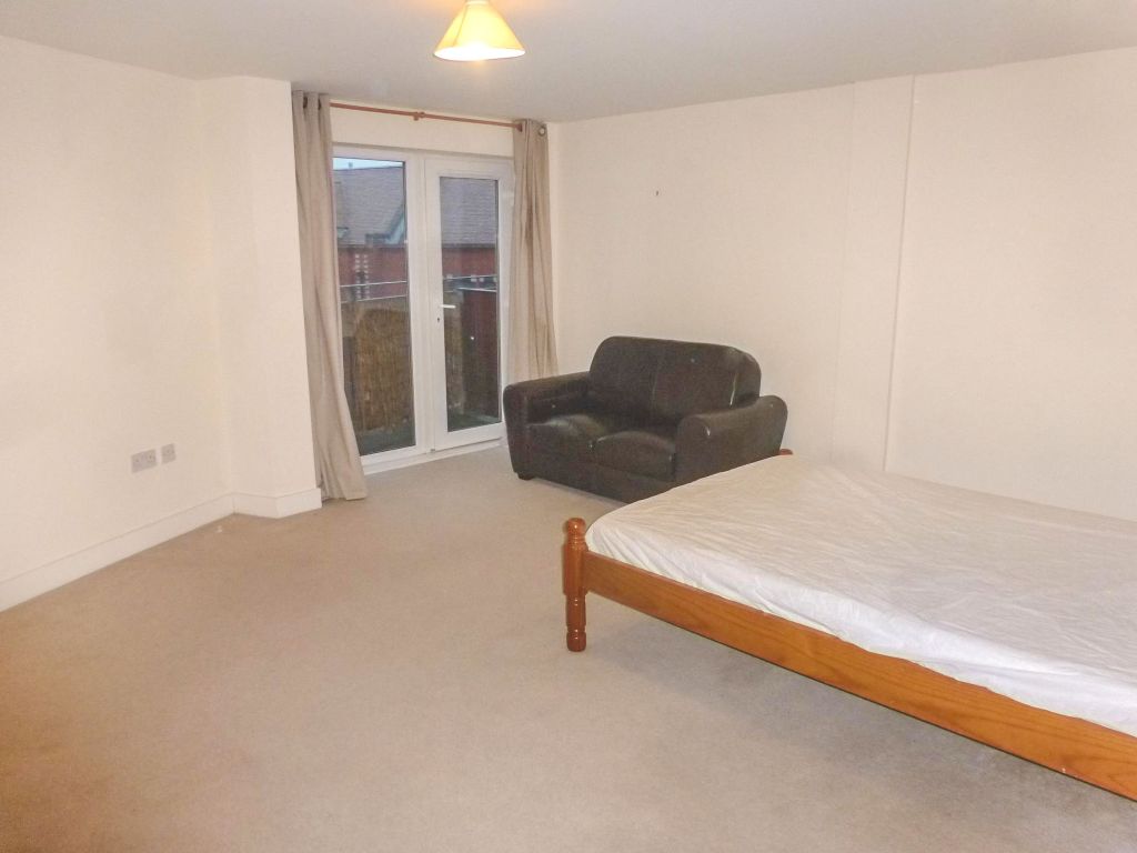 2 bed flat for sale in Gallery Square, Walsall WS2, £100,000