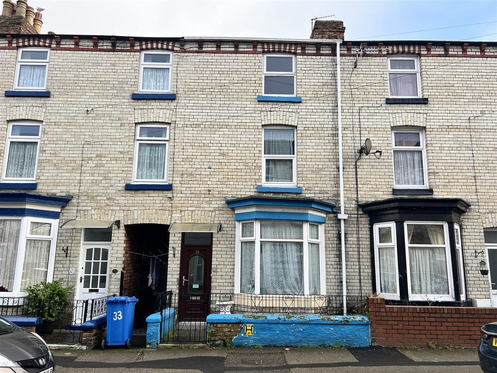 3 bed terraced house for sale in Commercial Street, Scarborough YO12, £115,000