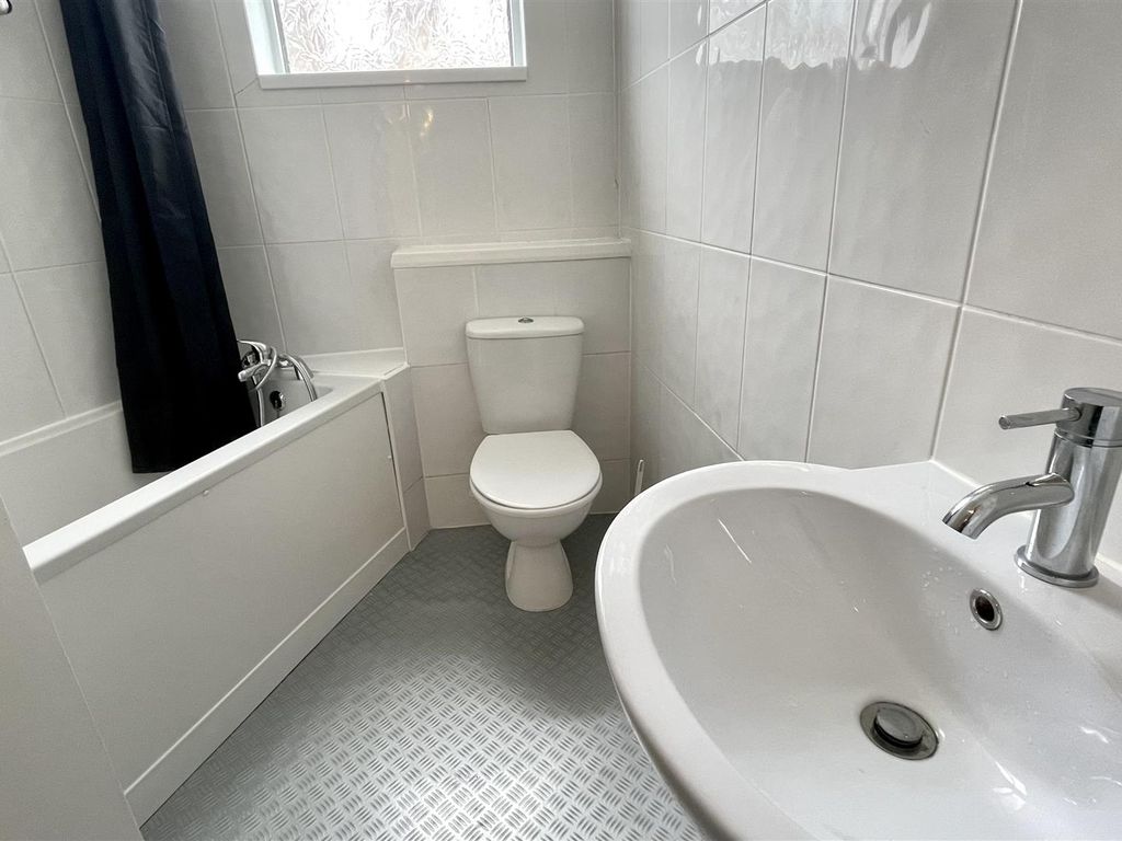 2 bed flat for sale in Purbeck Road, Bournemouth BH2, £179,950