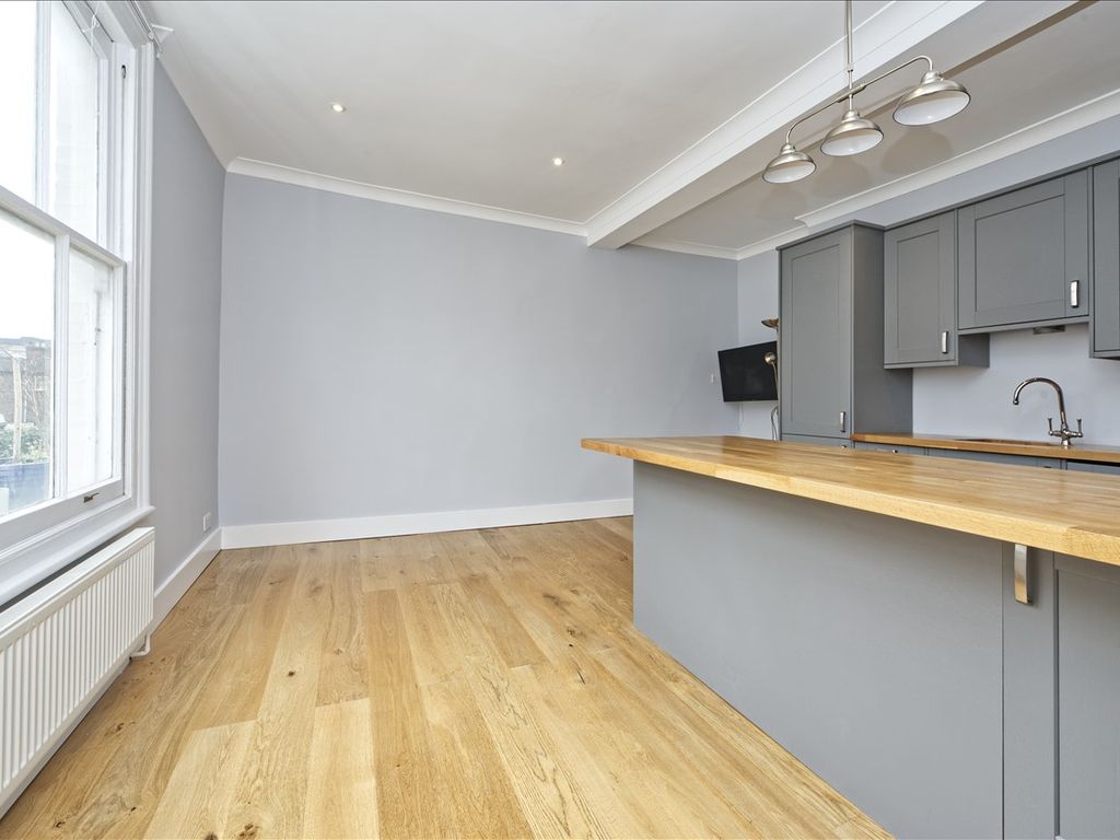 1 bed flat for sale in Cathnor Road, London W12, £449,950