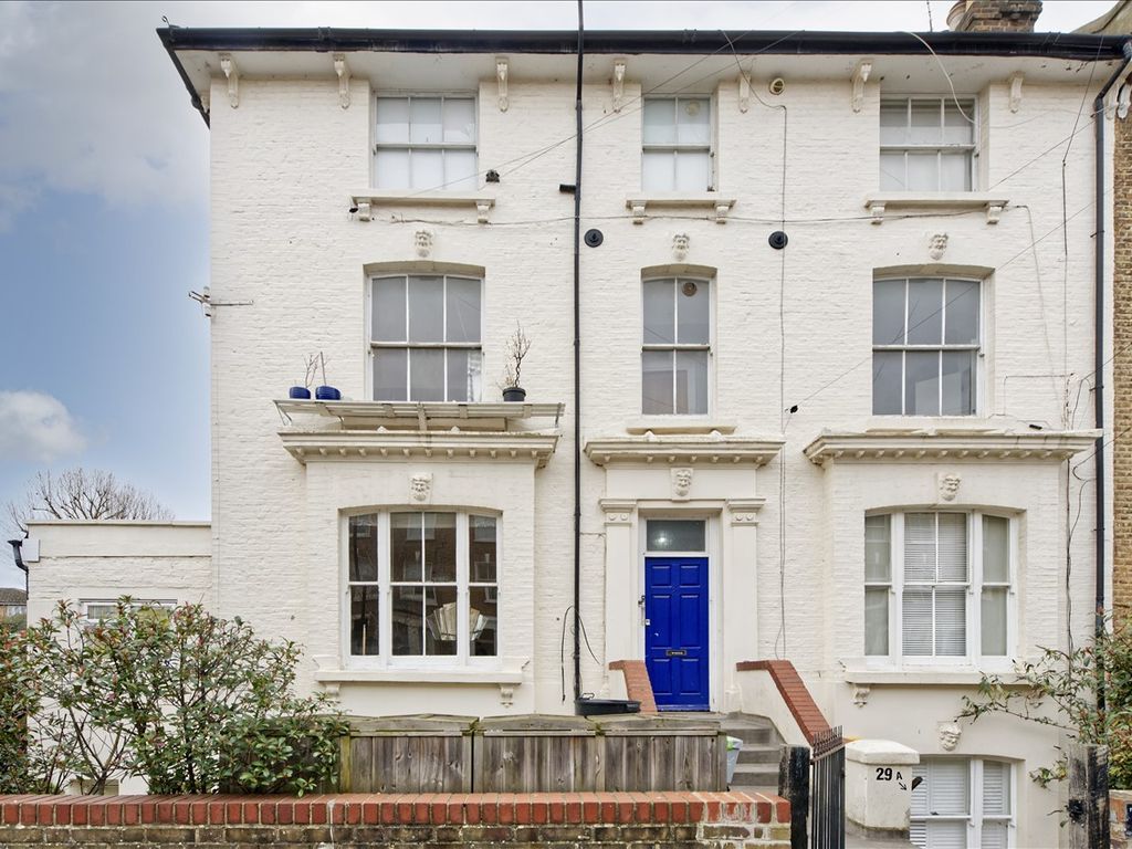 1 bed flat for sale in Cathnor Road, London W12, £449,950