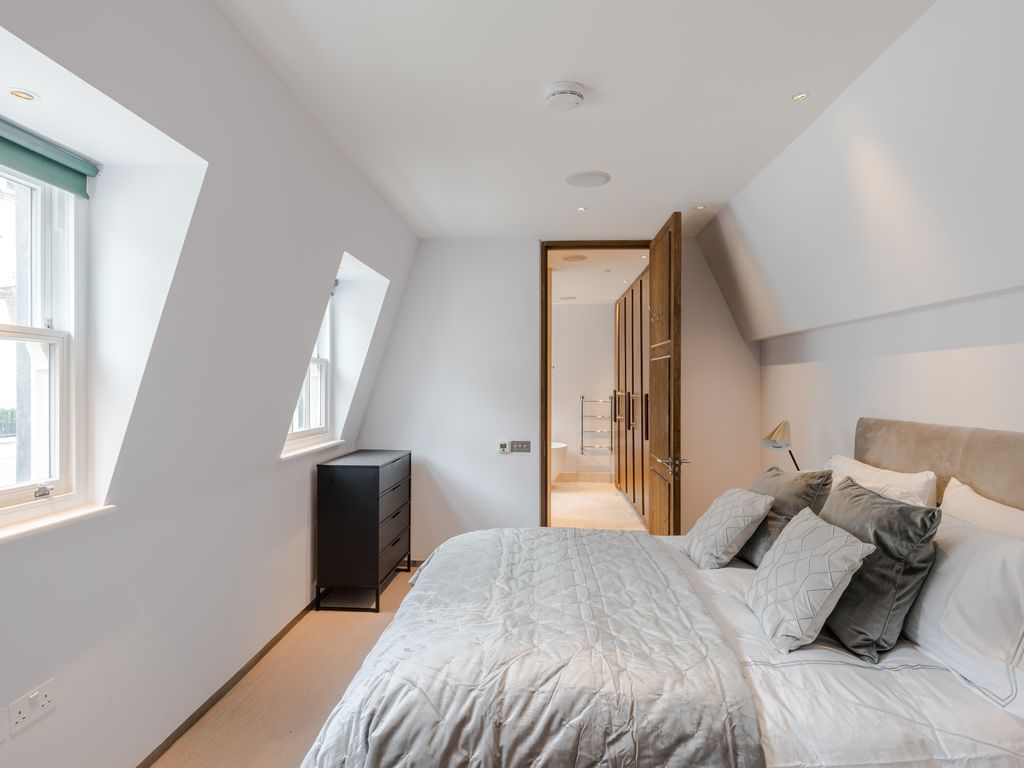 3 bed mews house for sale in Upbrook Mews, London W2, £1,950,000