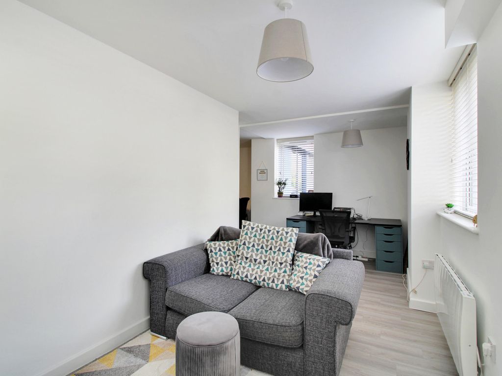 1 bed flat for sale in Walkers Court, Wetherby LS22, £180,000