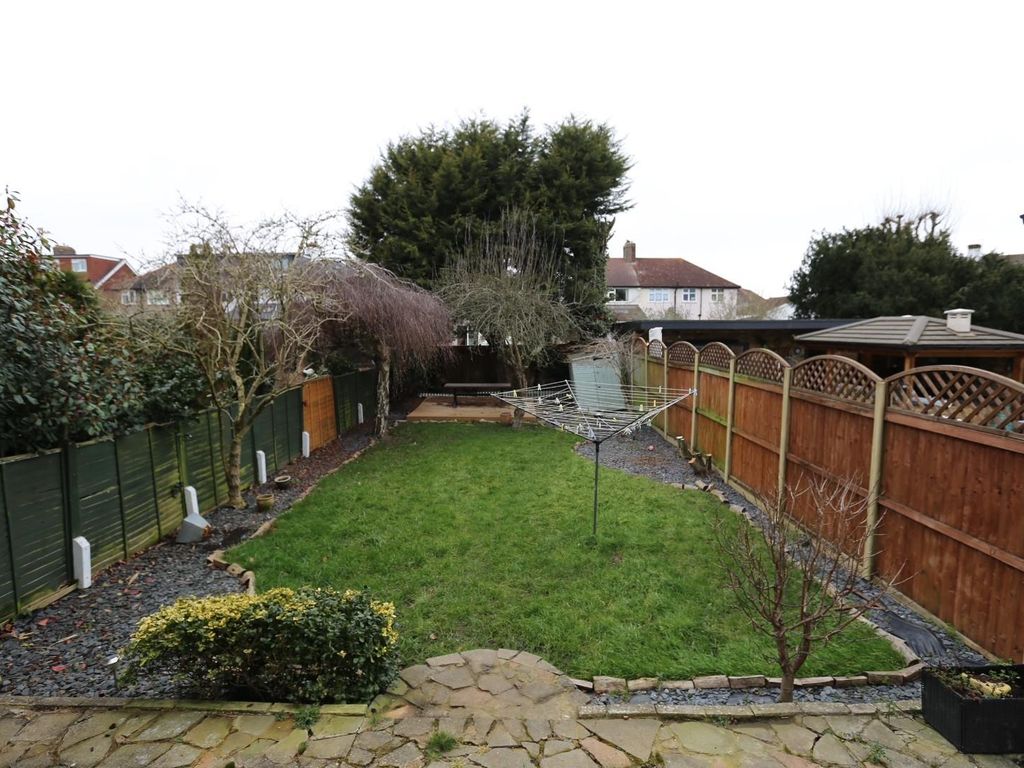 3 bed end terrace house to rent in Woodside Avenue, Chislehurst BR7, £2,250 pcm