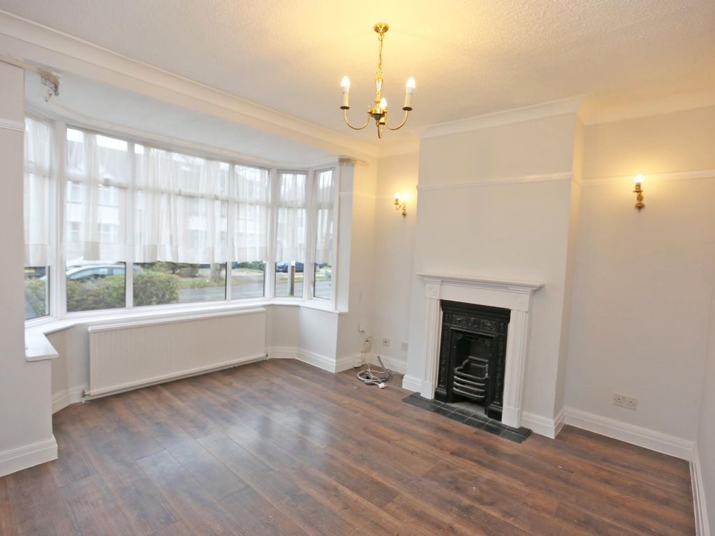 3 bed end terrace house to rent in Woodside Avenue, Chislehurst BR7, £2,250 pcm