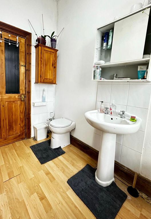 4 bed flat for sale in Capel Road, London E12, £500,000
