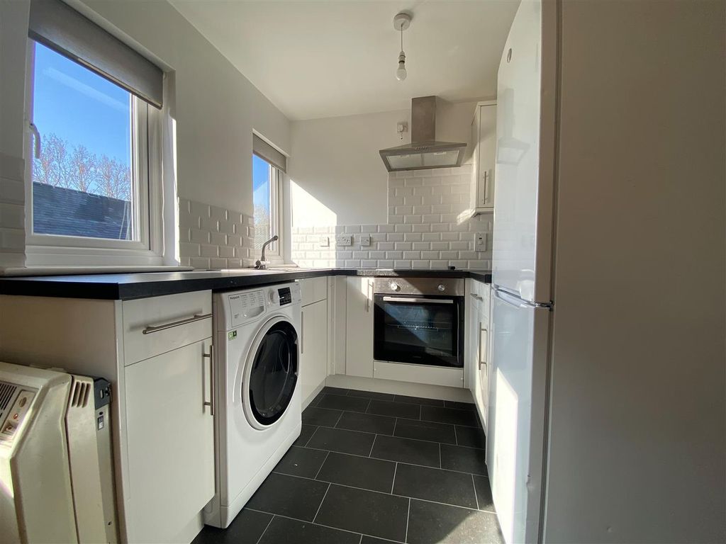 1 bed flat to rent in Bridge Street, Thrapston, Kettering NN14, £700 pcm