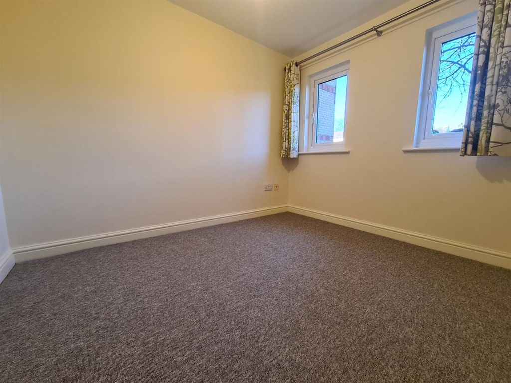 1 bed flat to rent in Bridge Street, Thrapston, Kettering NN14, £700 pcm
