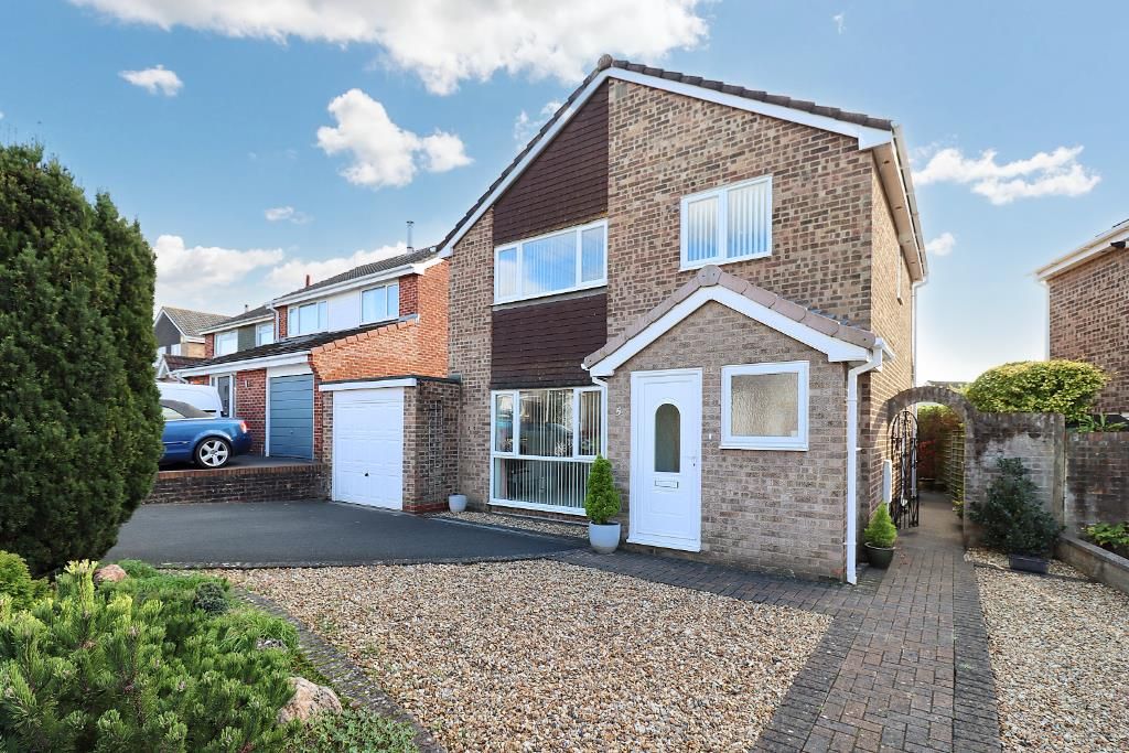 4 bed detached house for sale in Ash Hayes Drive, Nailsea, Bristol BS48, £450,000