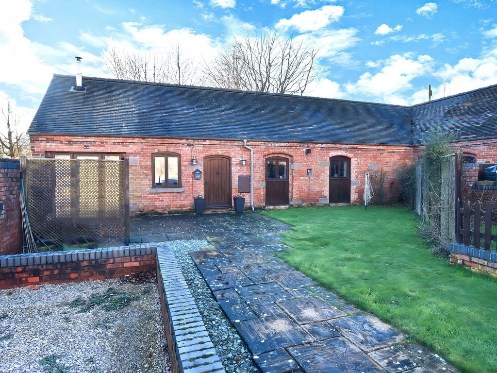 3 bed barn conversion for sale in Dairy House Barns, Wem Lane, Wem SY4, £285,000