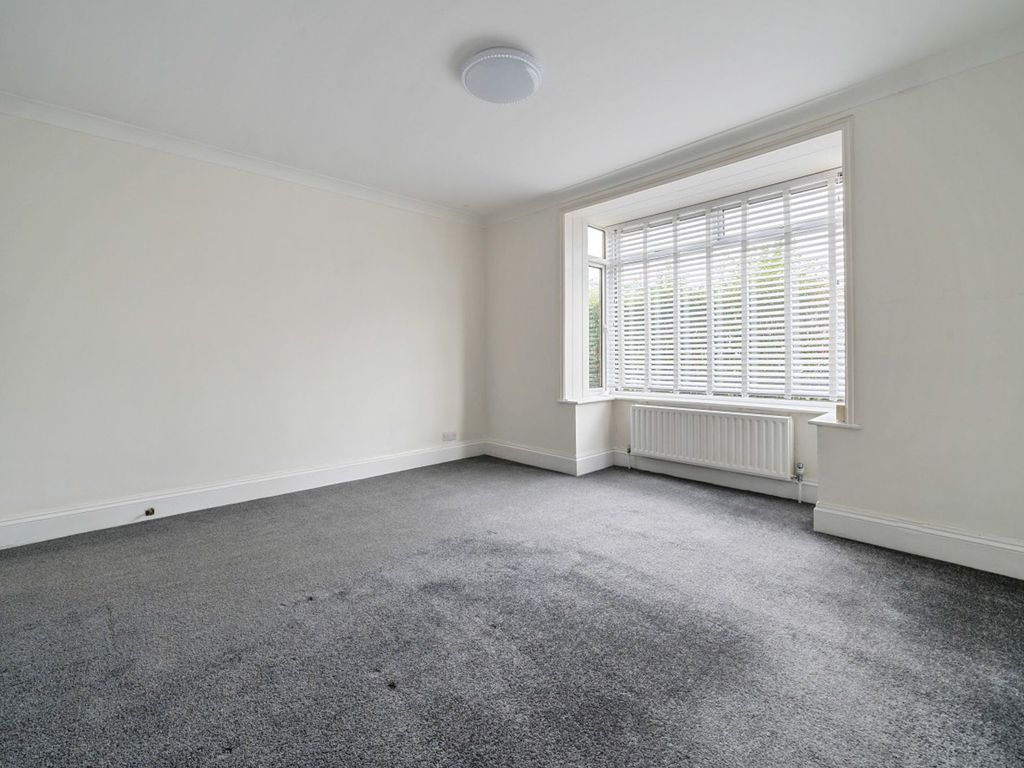 1 bed flat for sale in Daux Way, Billingshurst RH14, £195,000