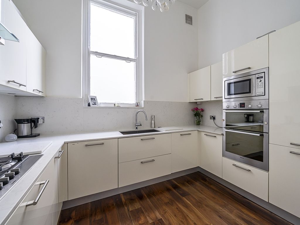 3 bed flat to rent in Belsize Park Gardens, London NW3, £11,500 pcm