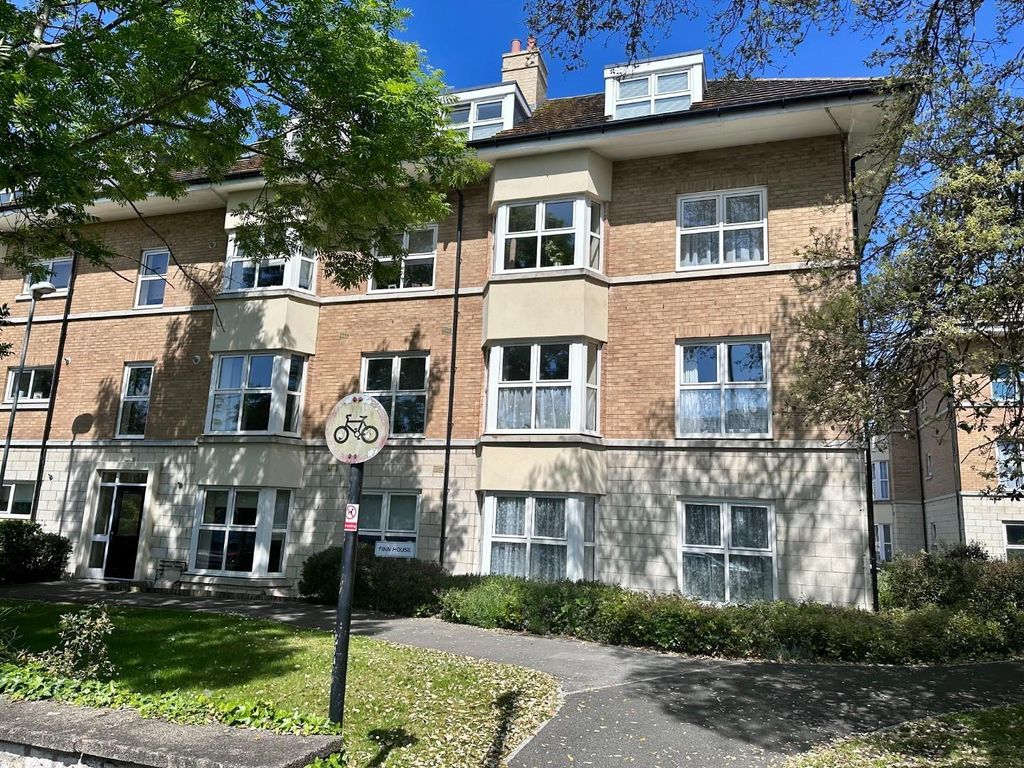 2 bed flat for sale in Dorchester Road, Weymouth DT4, £96,000