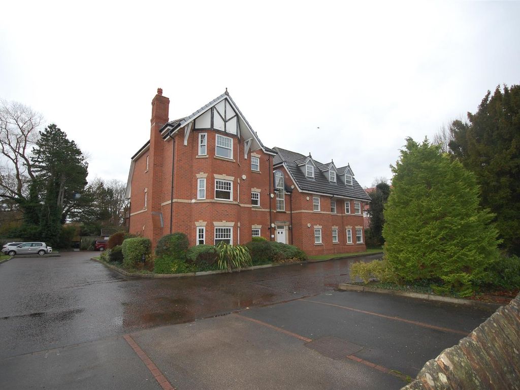 2 bed flat to rent in Howbeck Road, Prenton CH43, £750 pcm