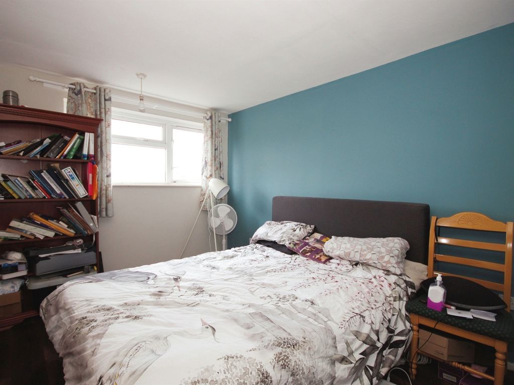 3 bed flat for sale in Fallow Hill, Leamington Spa CV31, £160,000