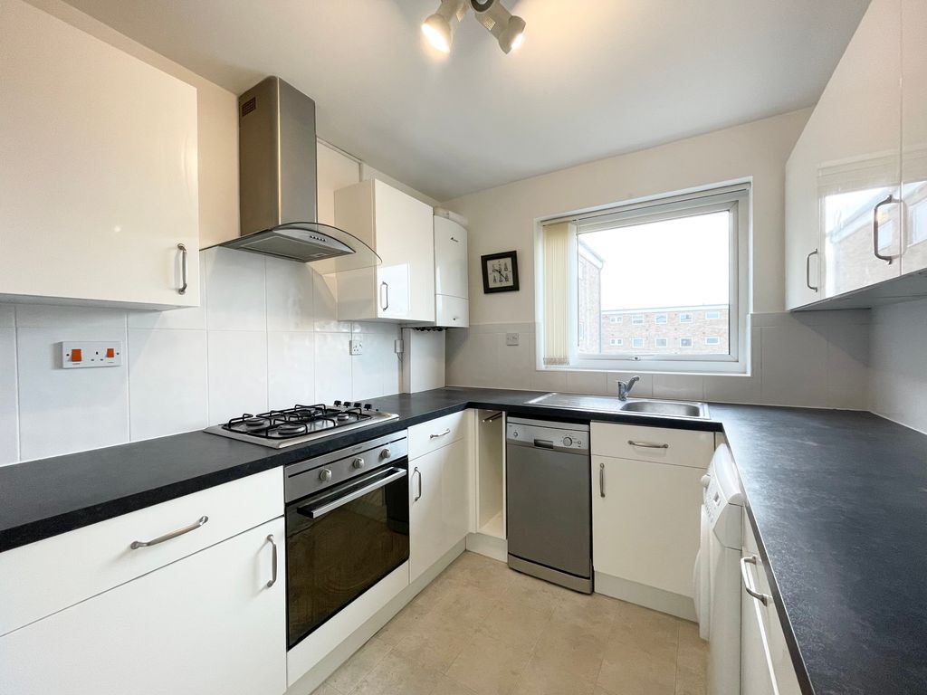3 bed flat to rent in Henley Road, Ipswich IP1, £1,100 pcm