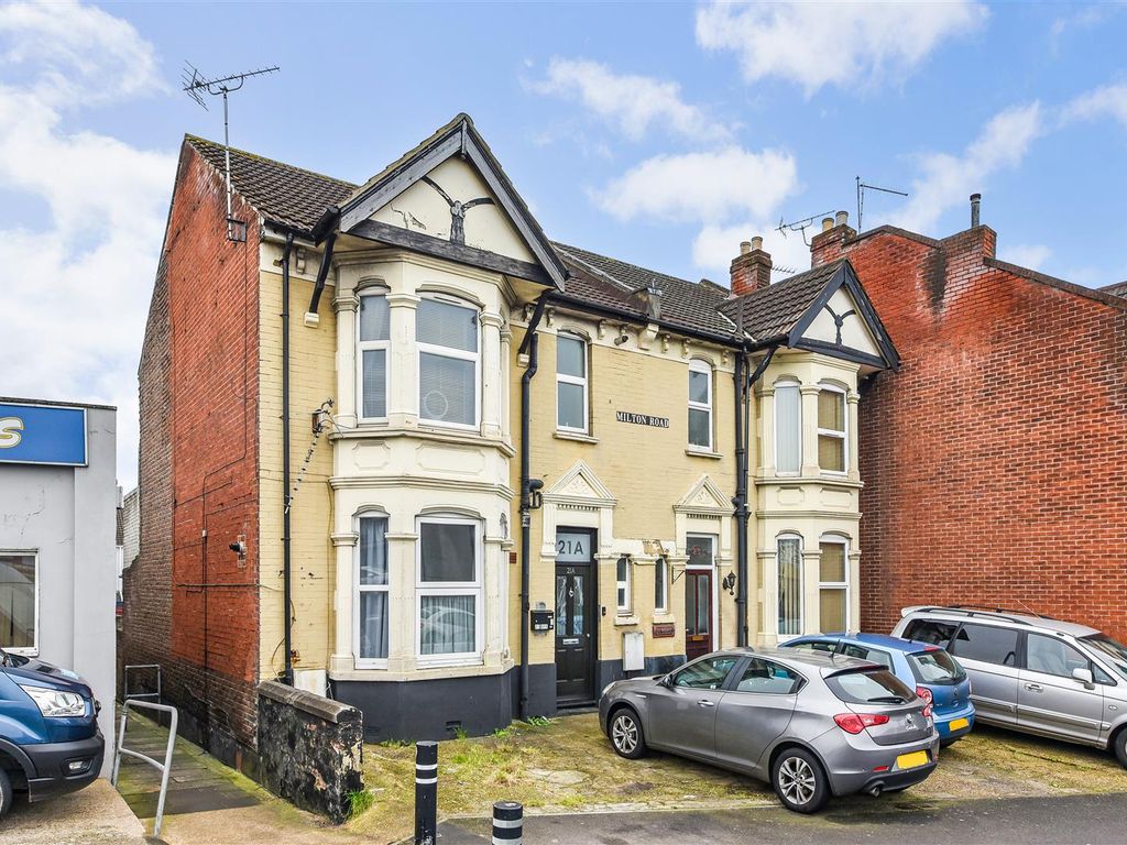 1 bed flat for sale in Milton Road, Portsmouth PO3, £150,000