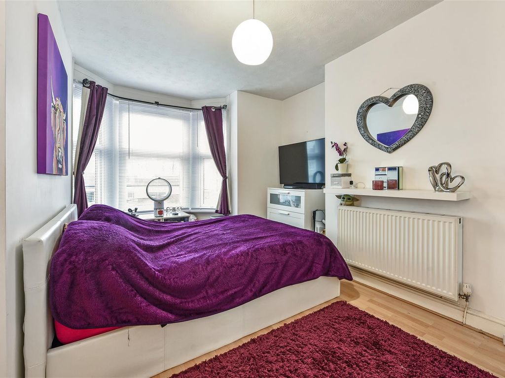 1 bed flat for sale in Milton Road, Portsmouth PO3, £150,000