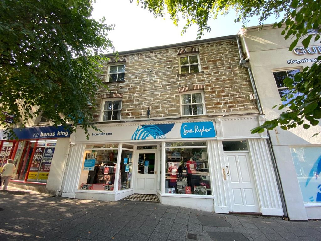 2 bed flat to rent in The Moor, Falmouth TR11, £900 pcm