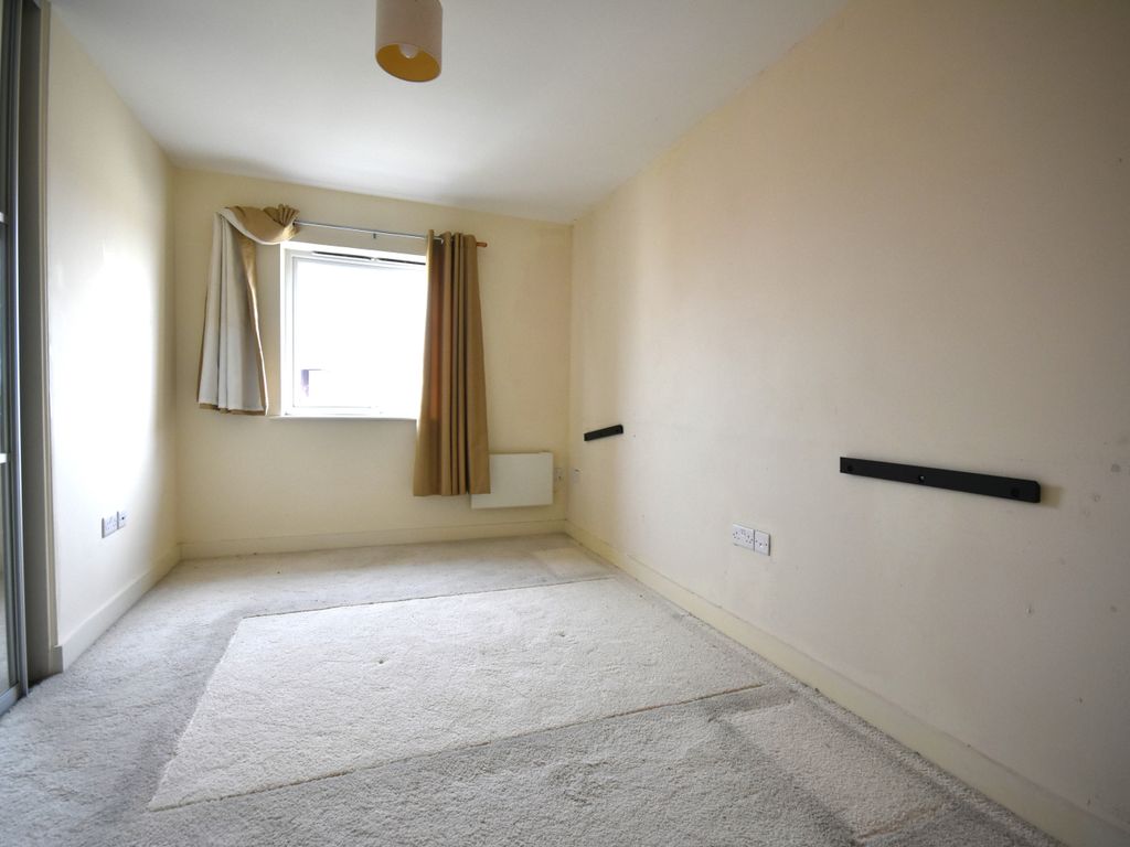 2 bed flat for sale in Rushley Way, Reading RG2, £200,000