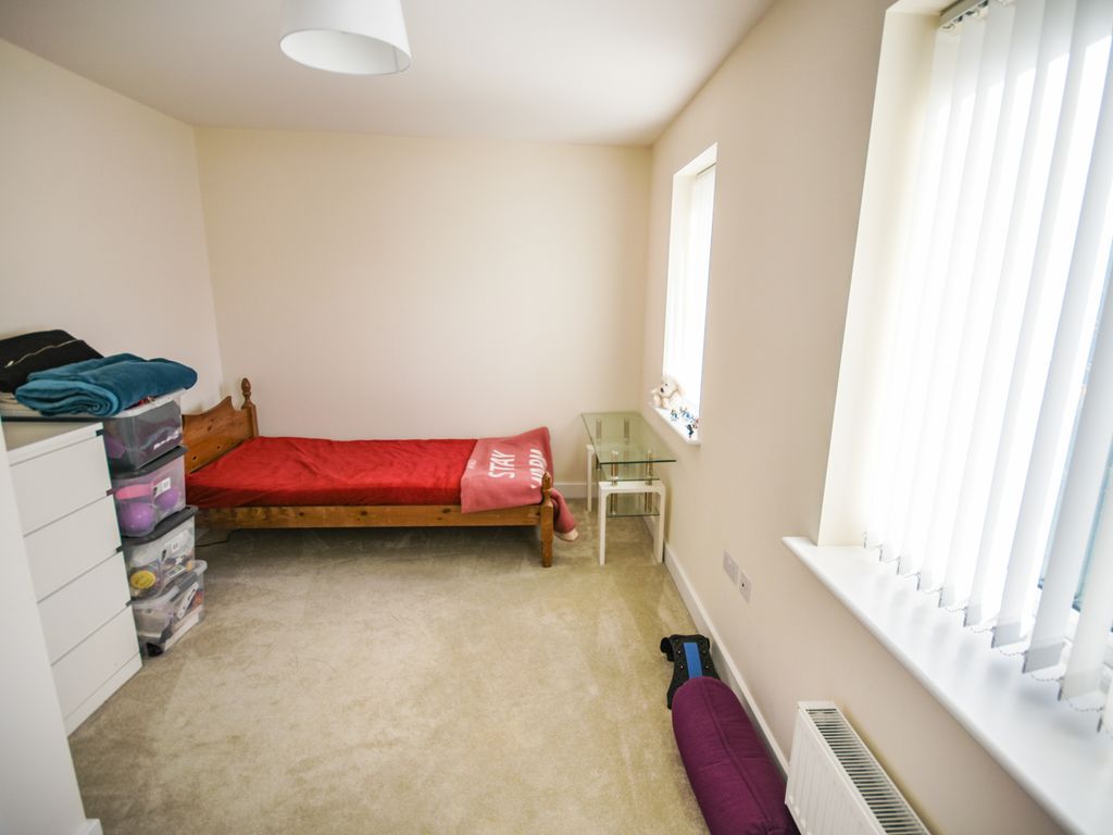3 bed end terrace house for sale in Basingstoke Road, Reading RG2, £480,000