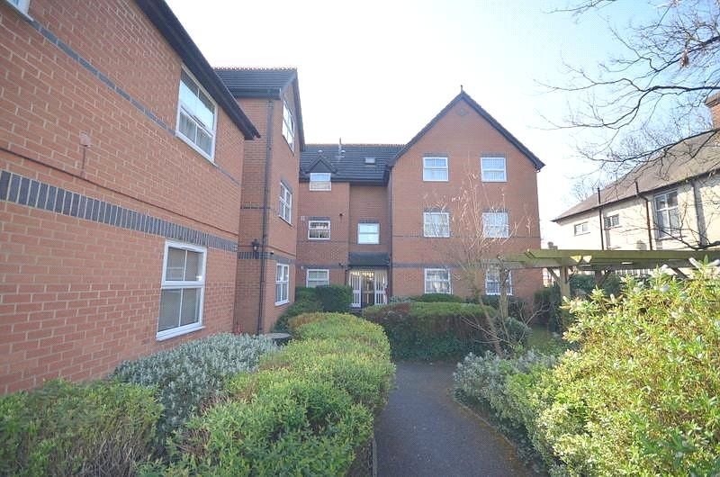 2 bed property to rent in Raphael Court, Pettits Lane, Romford RM1, £1,550 pcm