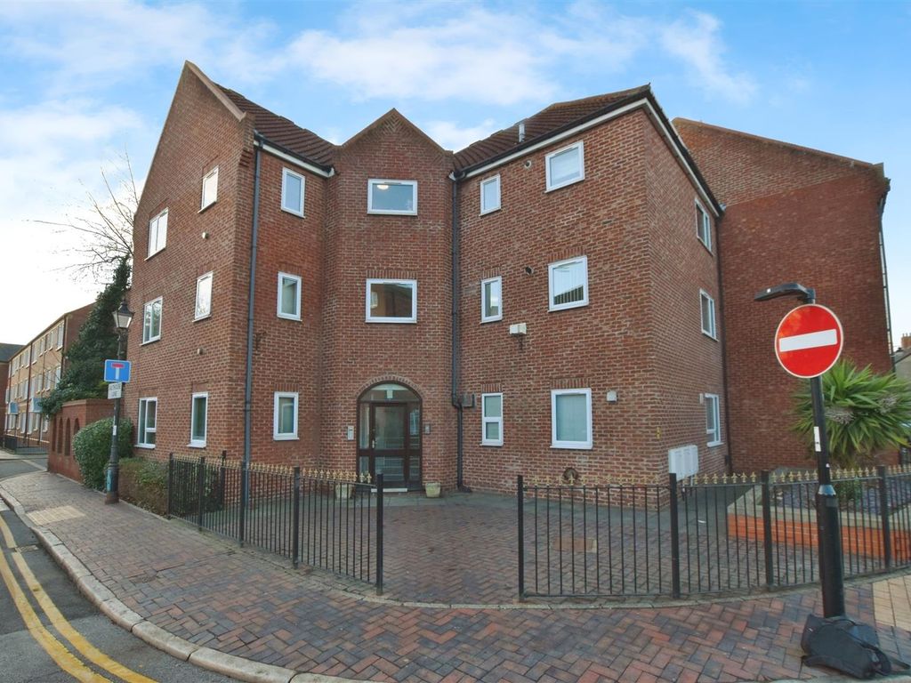 1 bed flat for sale in Lawson Court, High Street, Hull HU1, £68,500