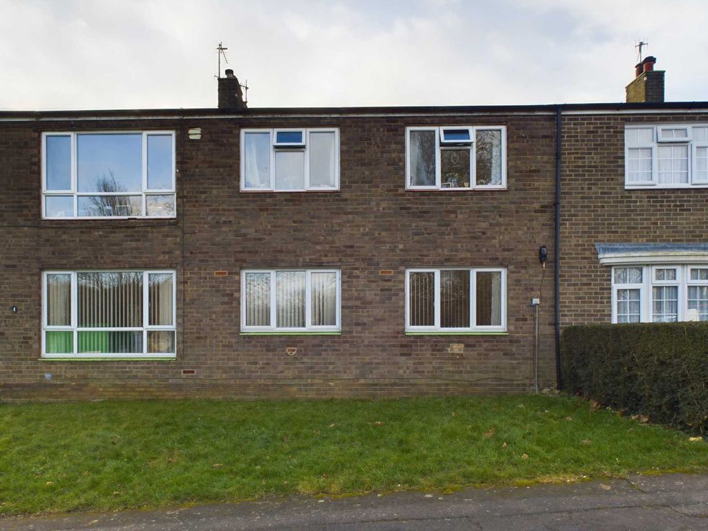 2 bed maisonette for sale in St Margarets Way, Leverstock Green HP2, £260,000