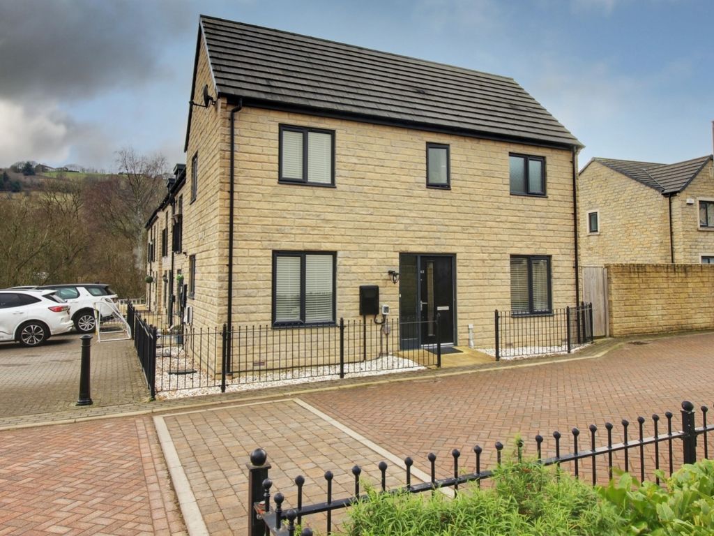 3 bed terraced house for sale in Beck Road, Sowerby Bridge HX6, £255,000