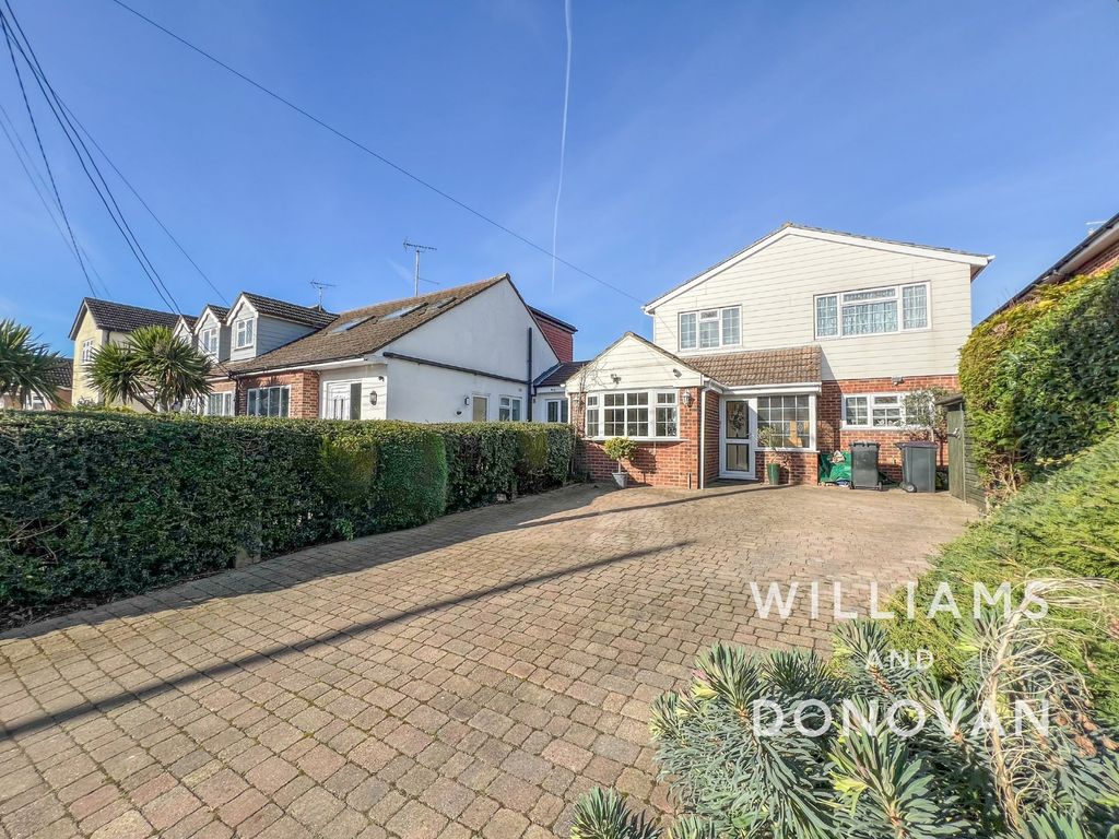4 bed detached house for sale in Clifton Road, Ashingdon, Rochford SS4, £525,000