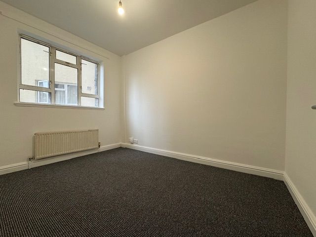 2 bed flat to rent in Queens Road, Clifton, Bristol BS8, £1,300 pcm