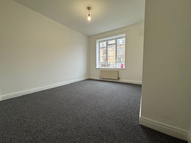 2 bed flat to rent in Queens Road, Clifton, Bristol BS8, £1,300 pcm