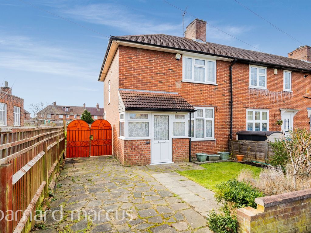 3 bed end terrace house for sale in Green Lane, Morden SM4, £465,000
