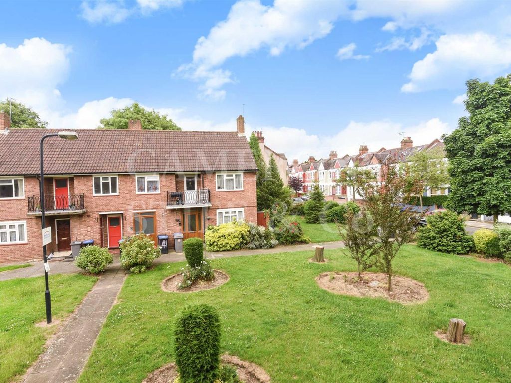 2 bed flat for sale in Ivy Road, Cricklewood NW2, £425,000