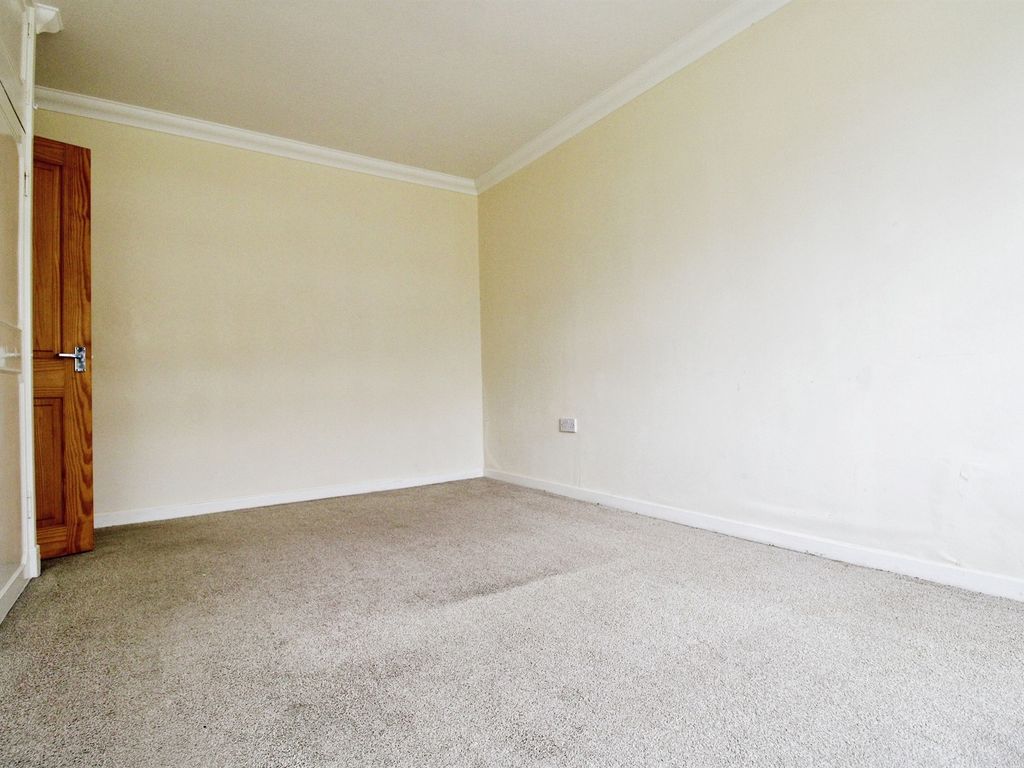 2 bed flat for sale in Fairwood Road, Cardiff CF5, £135,000