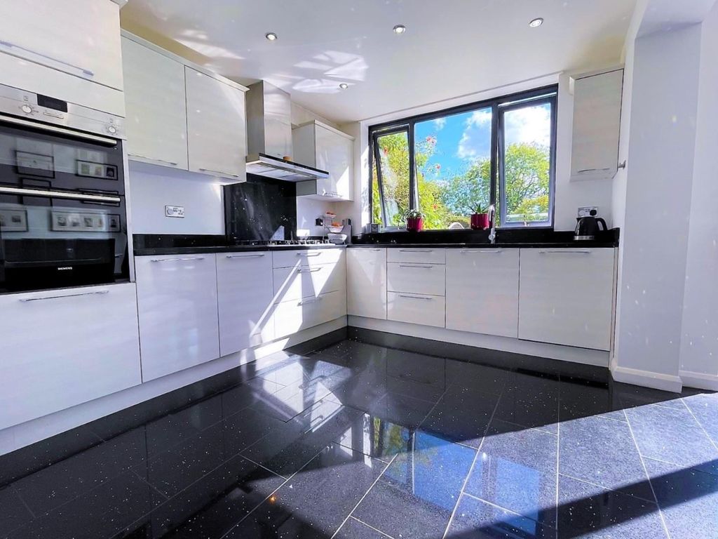 6 bed detached house for sale in Antrobus Road, Sutton Coldfield B73, £650,000