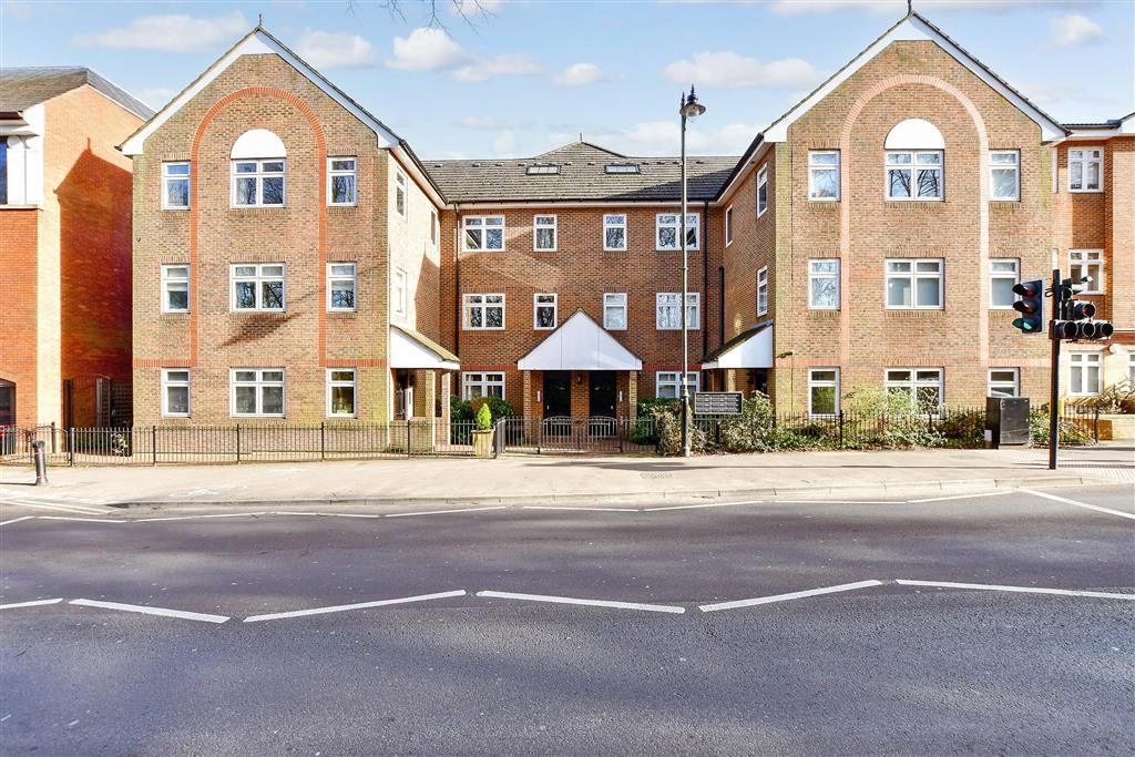 1 bed flat for sale in Bell Street, Reigate, Surrey RH2, £284,950