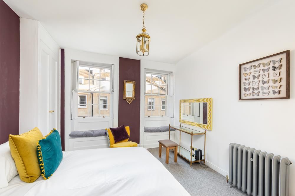 2 bed flat for sale in Duke Street, Bath BA2, £360,000