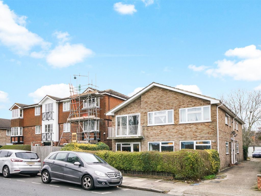 2 bed flat for sale in Sudbury Avenue, Wembley HA0, £400,000