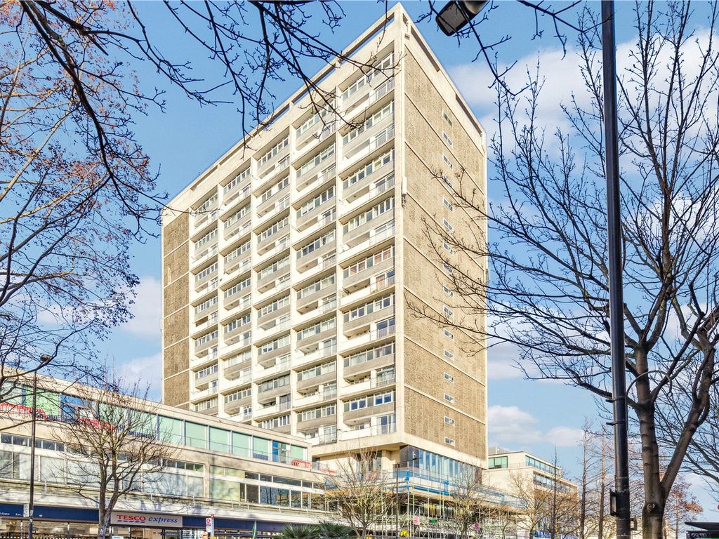 2 bed flat to rent in Campden Hill Towers, 112 Notting Hill Gate, London W11, £3,250 pcm