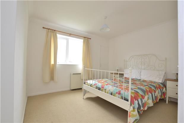 2 bed flat to rent in Melcombe Road, Bath BA2, £1,300 pcm